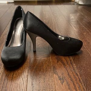 Black heels with sparkly 2.5 inch heel